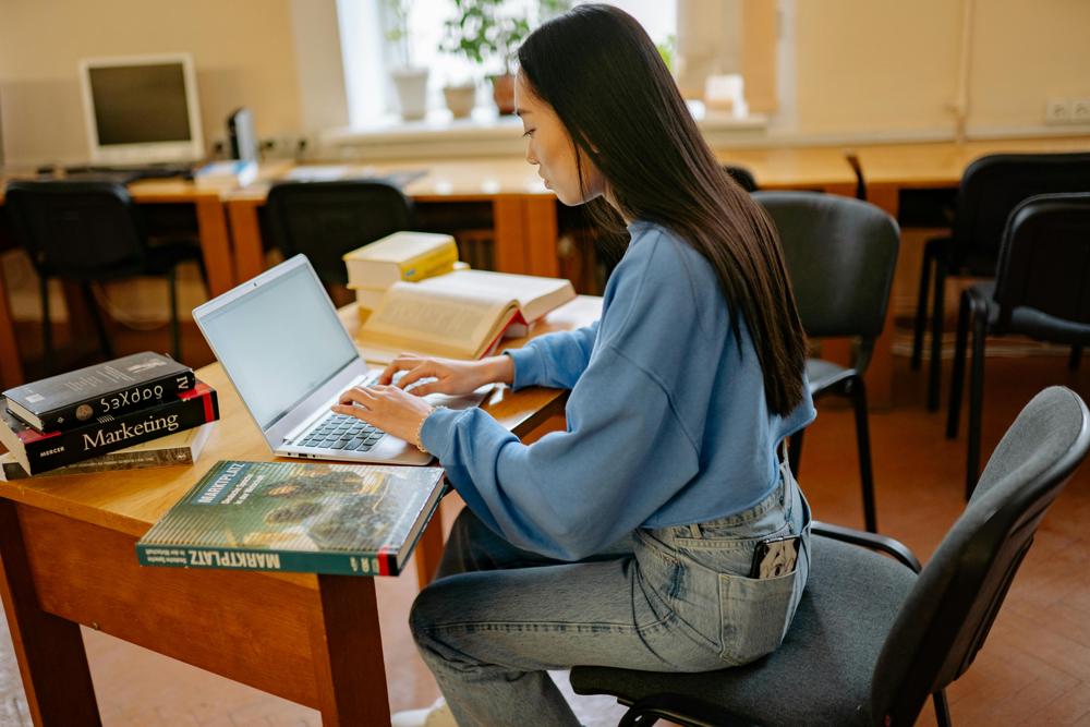 cozy study-4d5cfe037d144fa39d47f4ec7b6f99c7.jpg cozy study