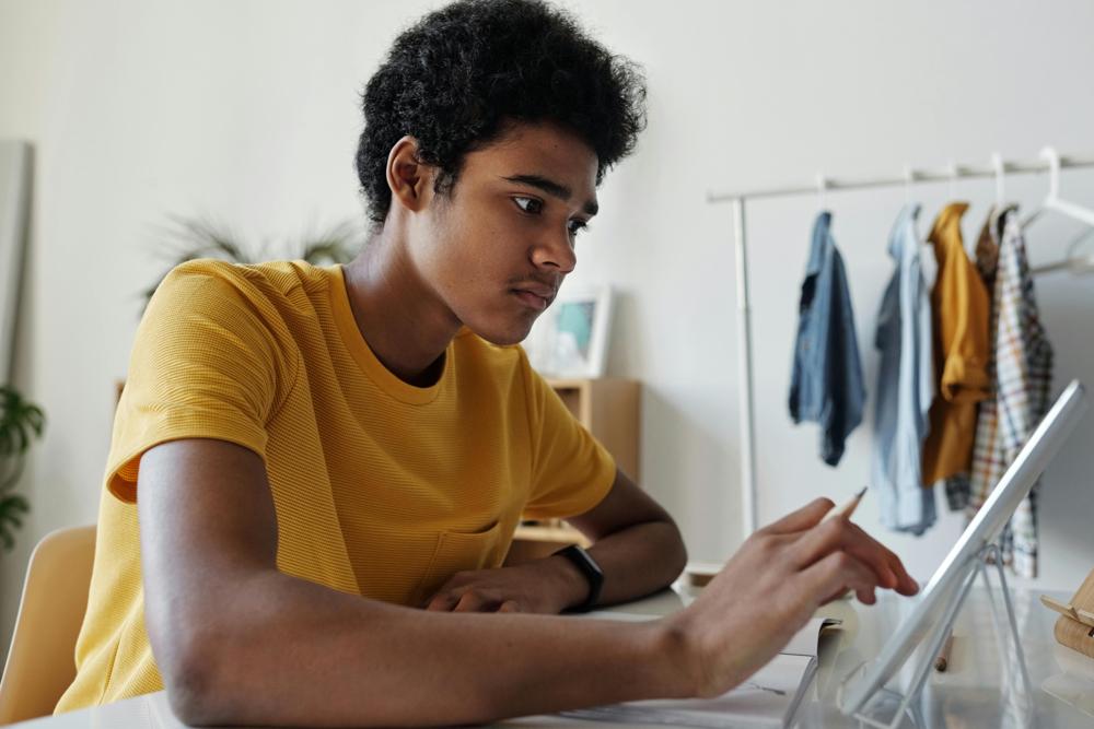 online education-f16857b3566d47bbb290179e1c36c52f.jpg online education