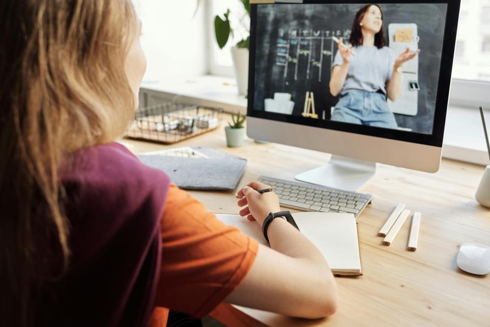 online learning-ce6bd4022c4c4223812ddc9dcd351086.jpg online learning